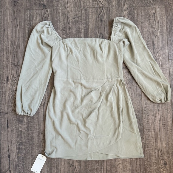 Abercrombie & Fitch Long-Sleeve Draped
Skirt Mini Dress Sage Green NWT - Picture 6 of 9